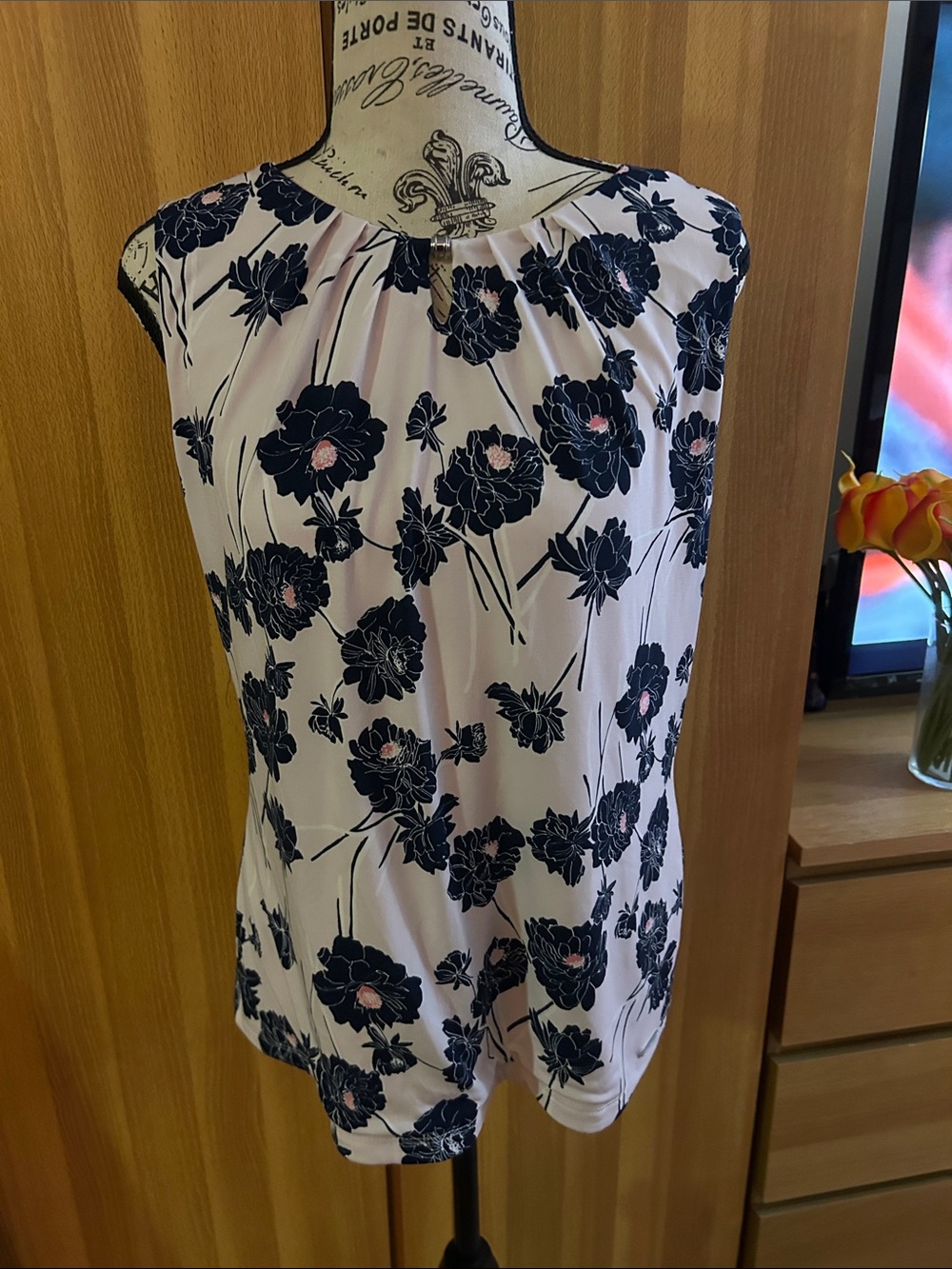 Sleeveless Floral Pleat-Neck Top - Pink & Black